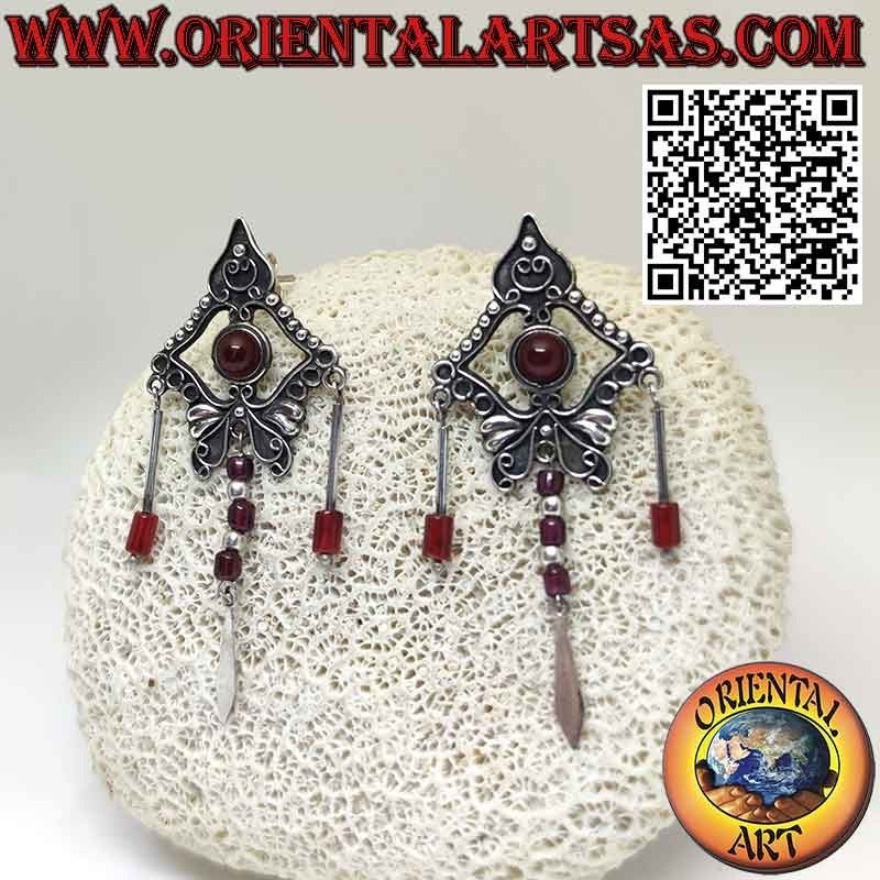 Aretes de plata con cornalina redonda y tres colgantes largos