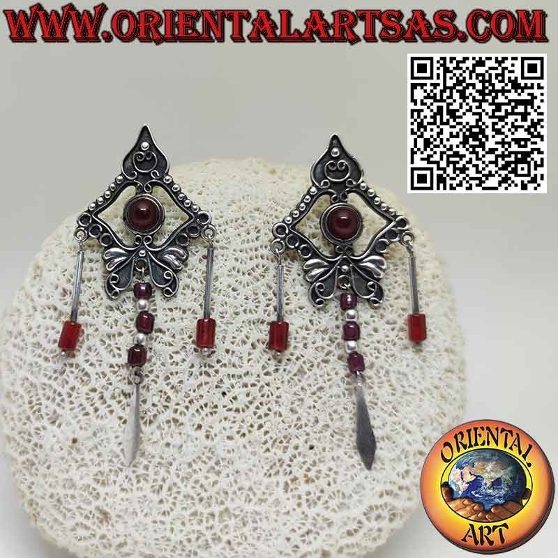 Aretes de plata con cornalina redonda y tres colgantes largos