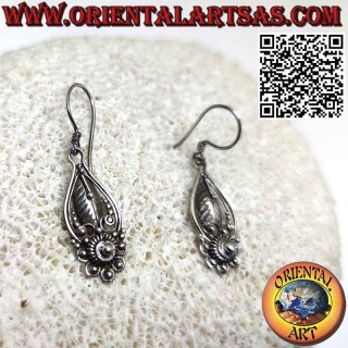 Pendientes de hoja y flor de plata hechos a mano en Bali