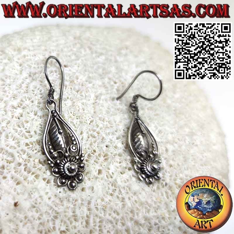 Boucles d'oreilles feuilles et fleurs en argent faites à la main à Bali