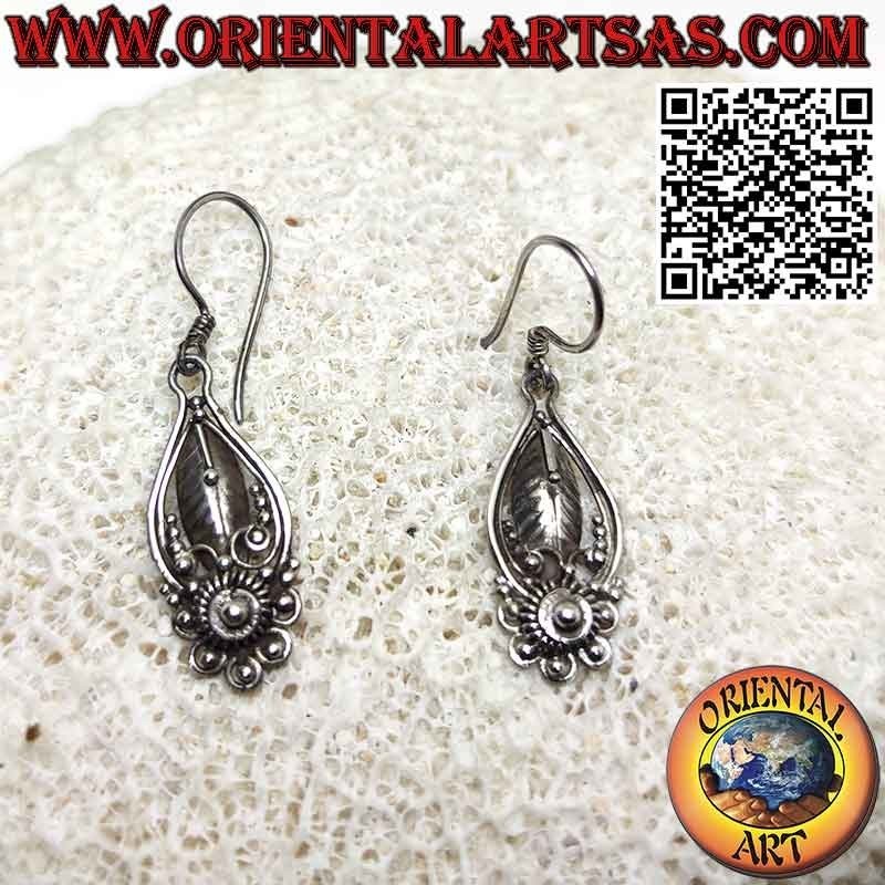 Boucles d'oreilles feuilles et fleurs en argent faites à la main à Bali