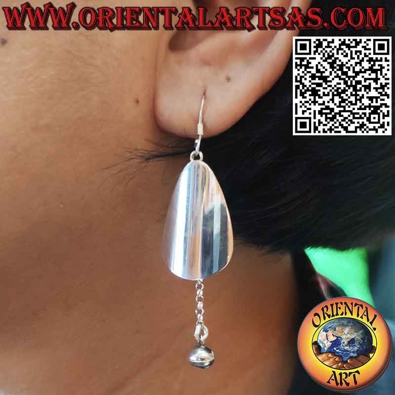 Pendientes de plata con placa colgante y campana colgante