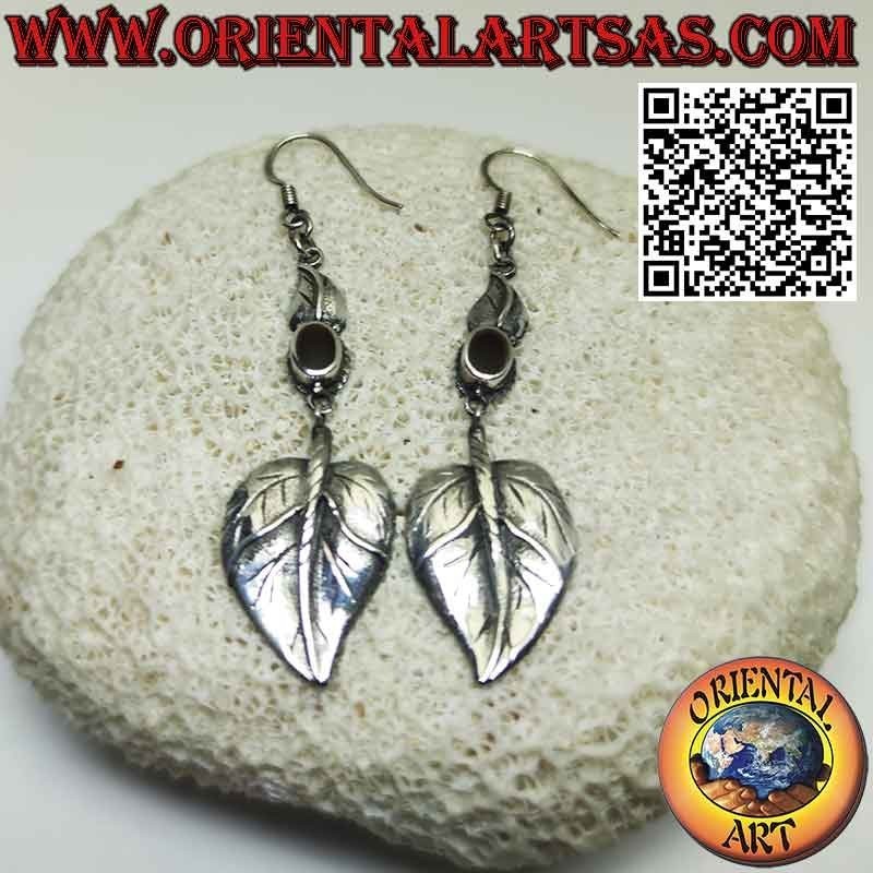 Pendientes de plata, con cornalina ovalada y colgante hoja en forma de corazón