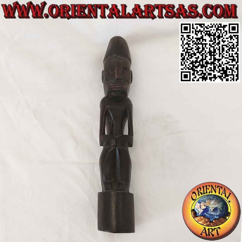 Statua di antenato dei Dayak Kalimantan Borneo seduto in legno di ferro
