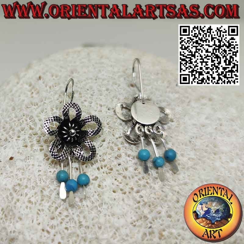 Orecchini in argento a fiore con tre pendenti completi di sfere in turchese