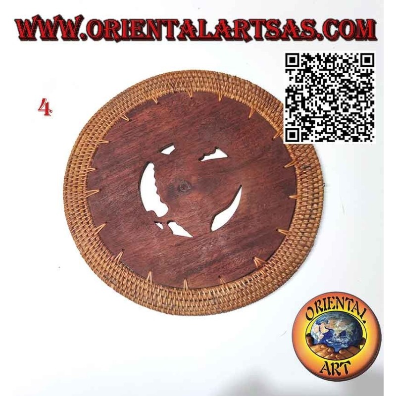 Sottopiatto Sottopentole tondo in legno di mogano intagliato e bordo in midollino