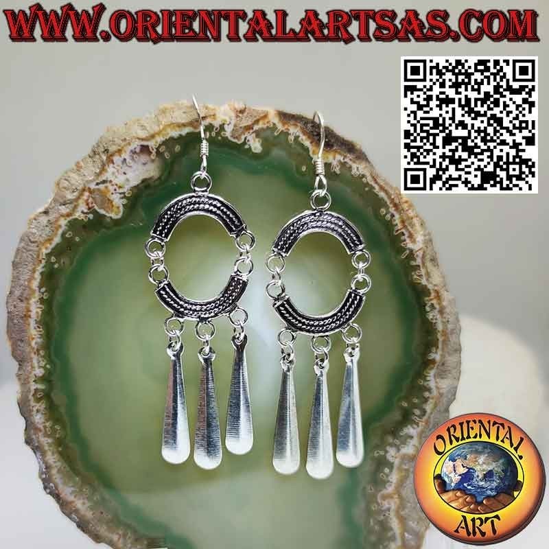 Pendientes de plata con 2 arcos cincelados opuestos con 3 colgantes