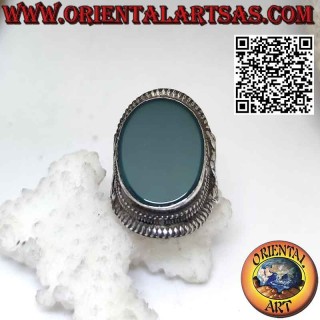Bague en argent de style népalais avec une grande agate verte naturelle