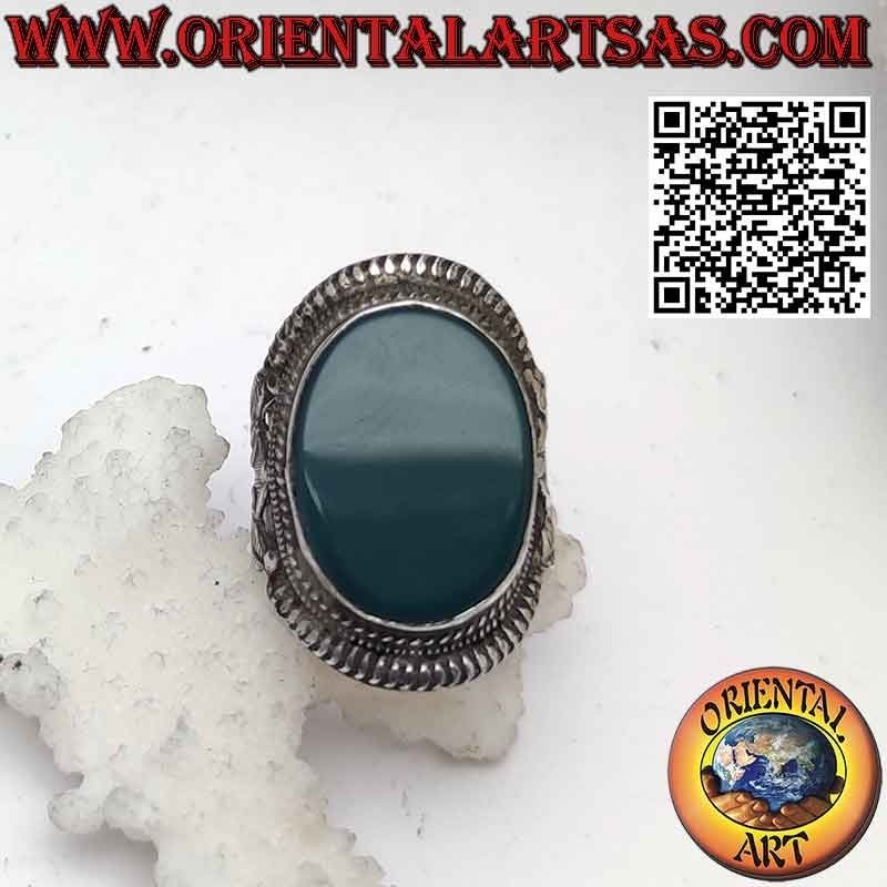 Anello argento di stile Nepalese con una grande agata verde naturale