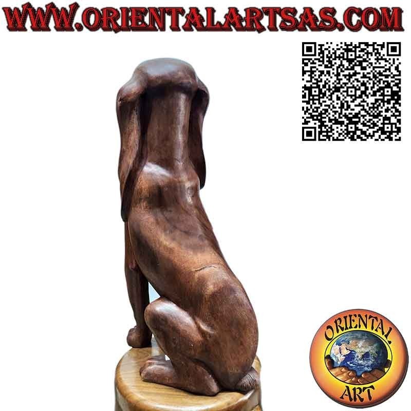 63 cm Suar-Holzskulptur eines sitzenden Jagdhundes auf Wache