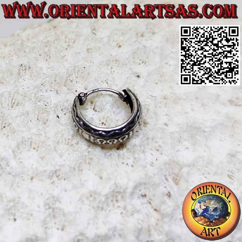 Orecchini in argento a cerchio largo bombato cesellato a onde da 12 mm