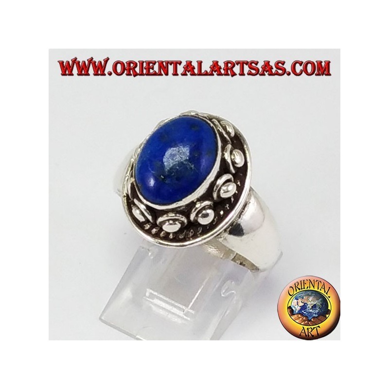 Bague en argent avec des goujons à travers le corps, avec ovale naturel Lapislazzuli