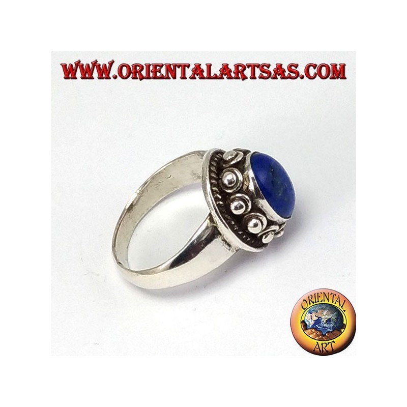 Bague en argent avec des goujons à travers le corps, avec ovale naturel Lapislazzuli