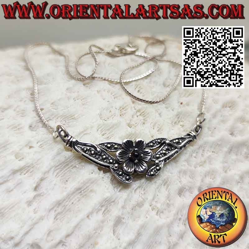 Halskette aus 925er Silber mit einer Rose mit Granat in der Mitte und Markasit