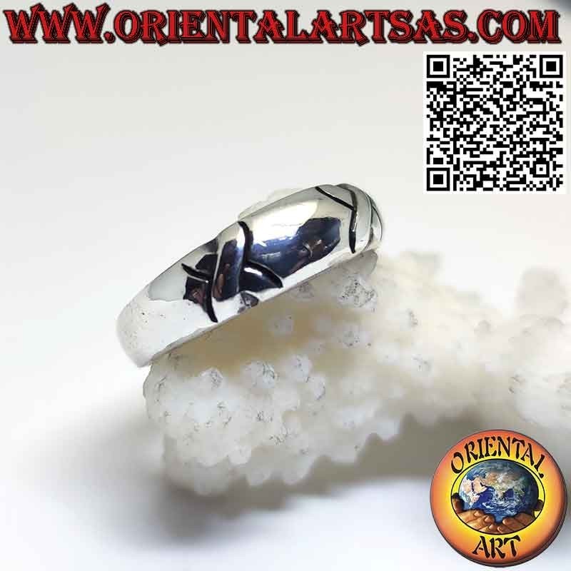 Anillo de plata con banda creciente redondeada con 2 "X" en alto relieve