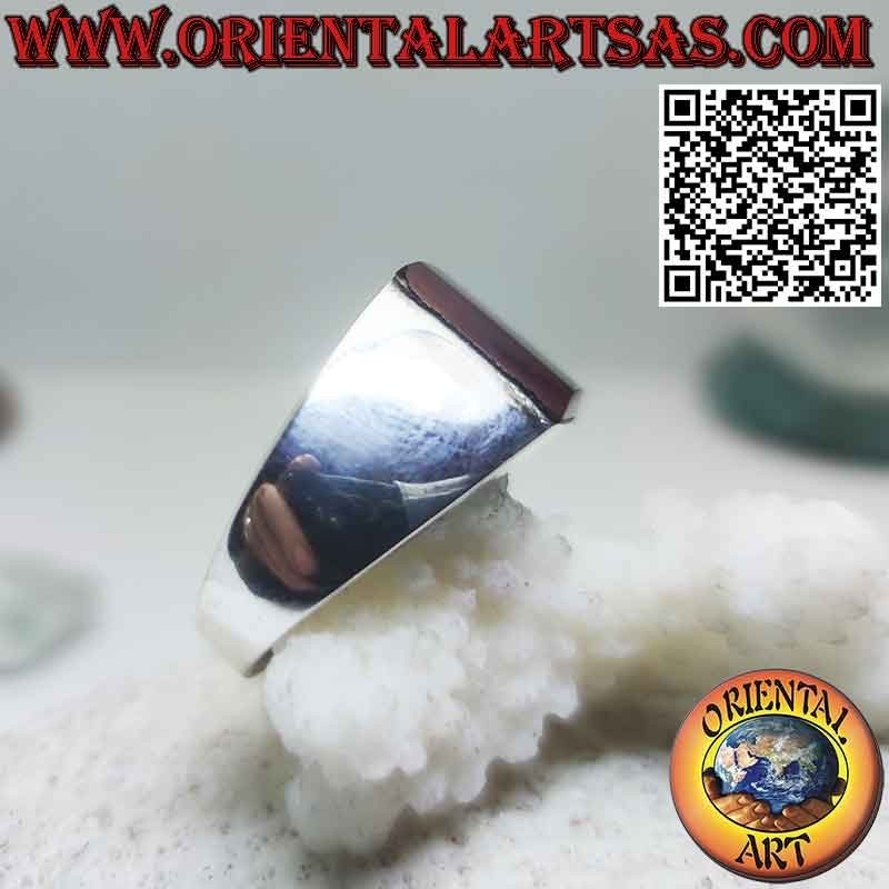 Anello in argento con corniola rettangolare  su montatura larga liscia