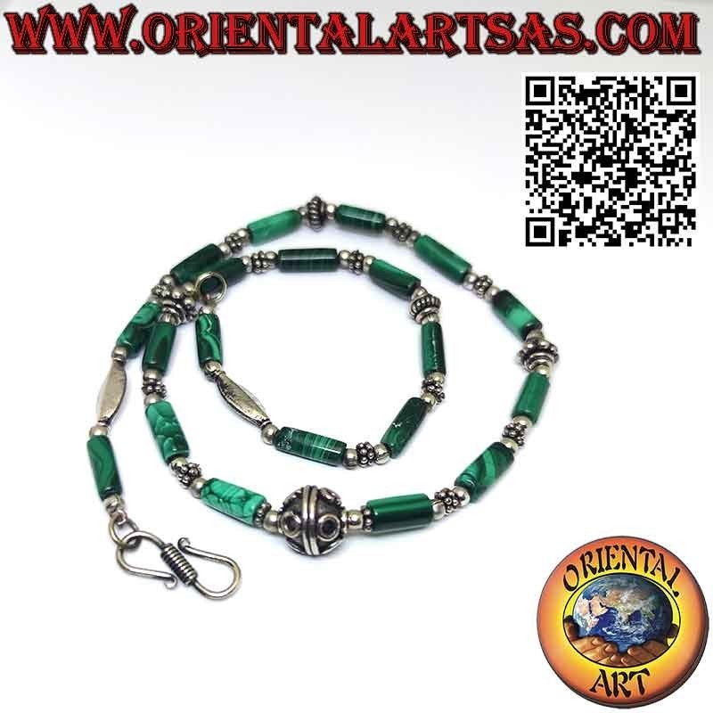 Collier de cylindres en malachite naturelle et sphères et pièces en argent