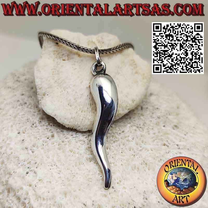 Colgante de plata con cuerno de la suerte contra el mal de ojo