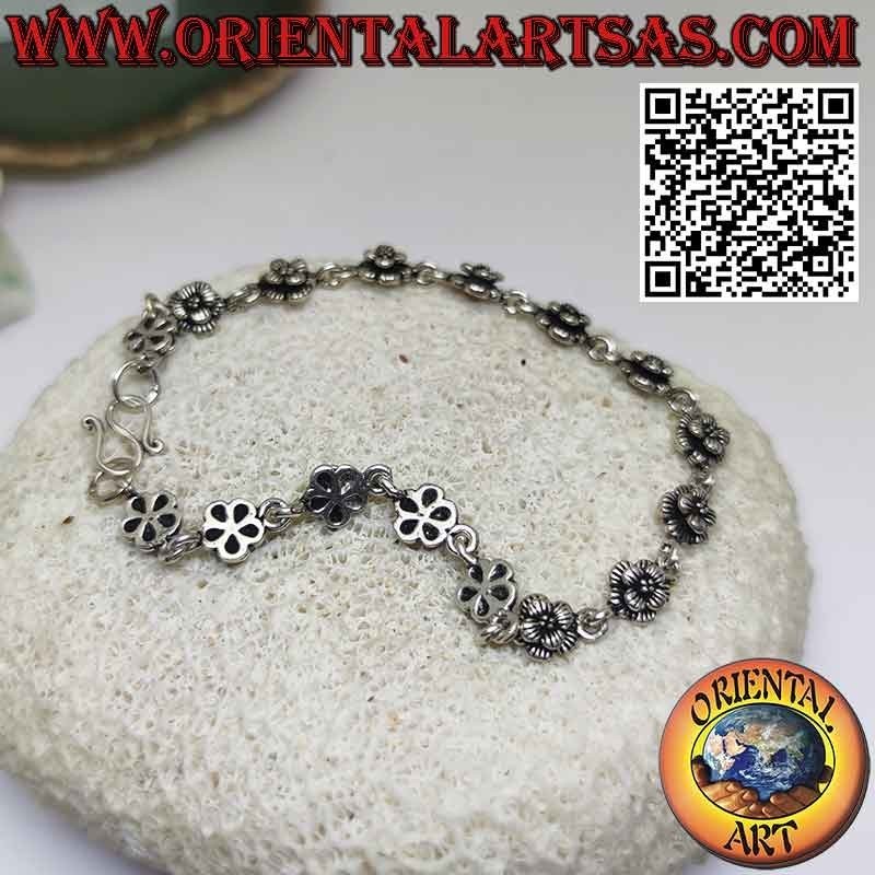 Bracelet with sixteen roses in 925 ‰ silver in rows joined by a ring