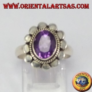 Anillo de plata con amatista naturales facetas borde ovalado tachonado