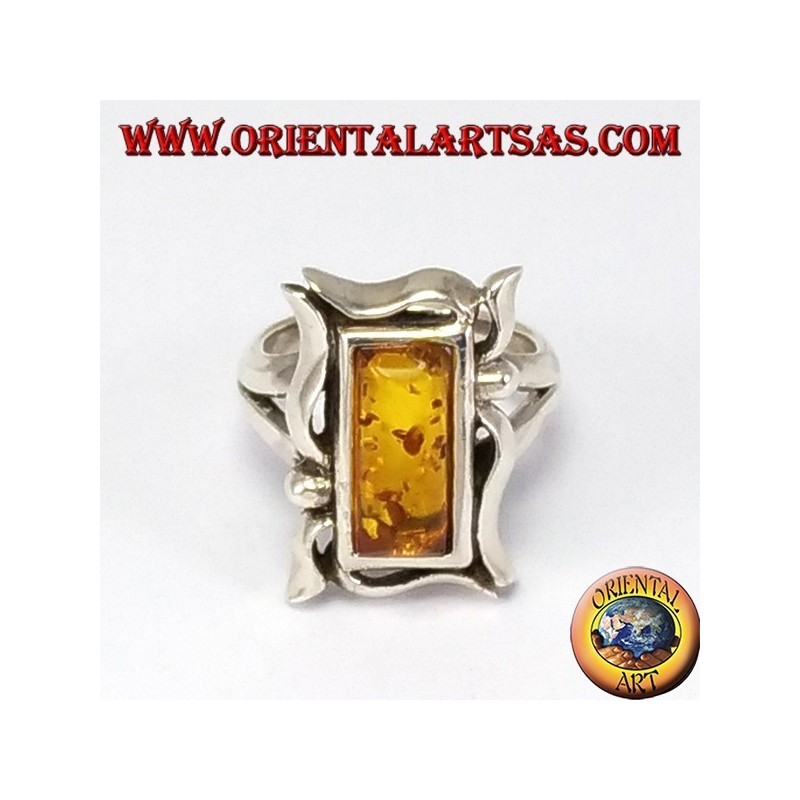 Bague en argent avec un cadre rectangulaire en ambre