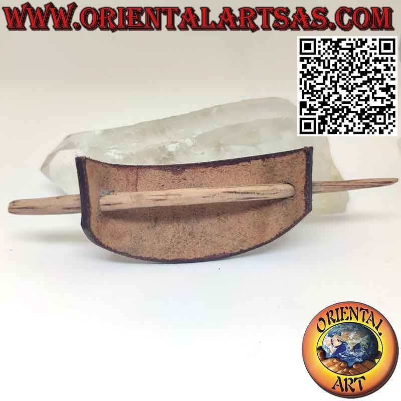 Pasador de pelo semicurvado de piel punzonada a mano con pasador, marrón