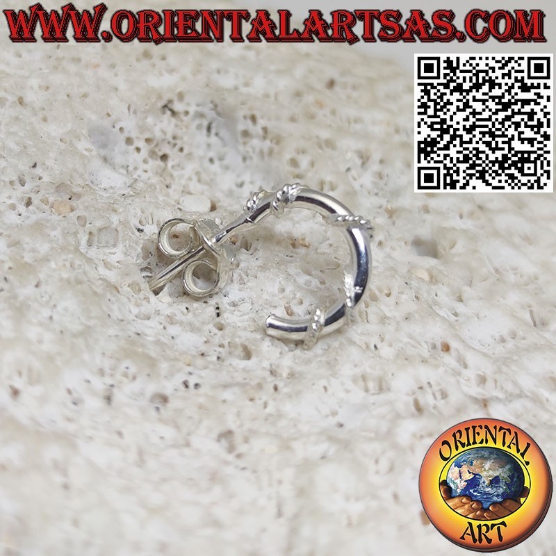 Pendientes de aro de plata con alambre retorcido alrededor, mariposa