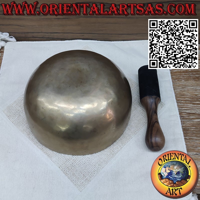 Campana tibetana fatta a mano,  diametro  22,5 cm.  di 1390gr,  146 hz