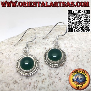 Pendientes de plata con ágata verde redonda rodeada de trenza y esferas