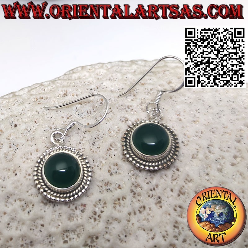 Orecchini in argento con agata verde tonda contornata da treccia e sfere