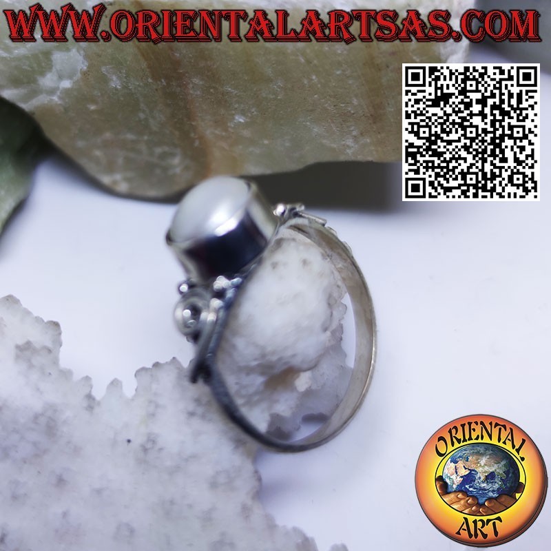 Anello in argento con spirale sui ed perla di acqua dolce al centro