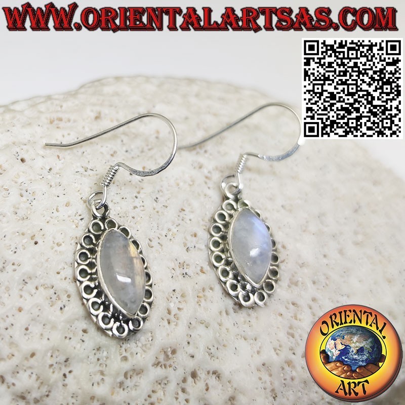 Orecchini in argento con pietra di luna arcobaleno a navetta cabochon