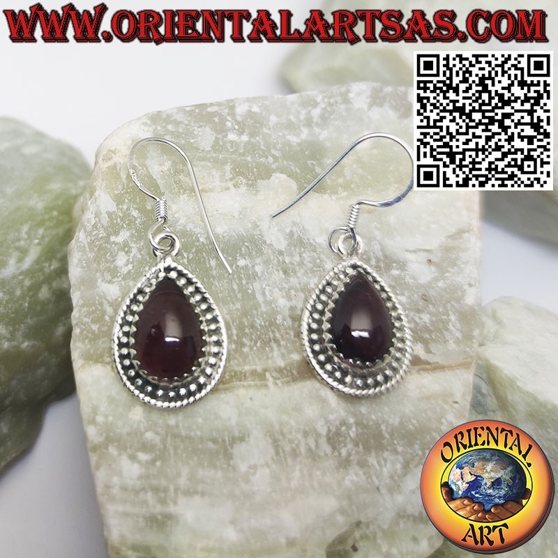 Pendientes de plata con granate natural ovalado en forma de gota engastado