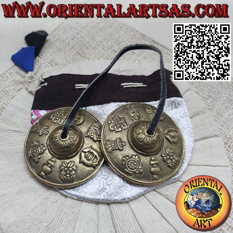 Platillos en 7 metales con los 8 símbolos auspiciosos en alto relieve.