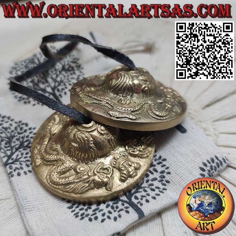 Becken aus einer 7er-Metalllegierung mit zwei 6,5 cm hohen Reliefdrachen