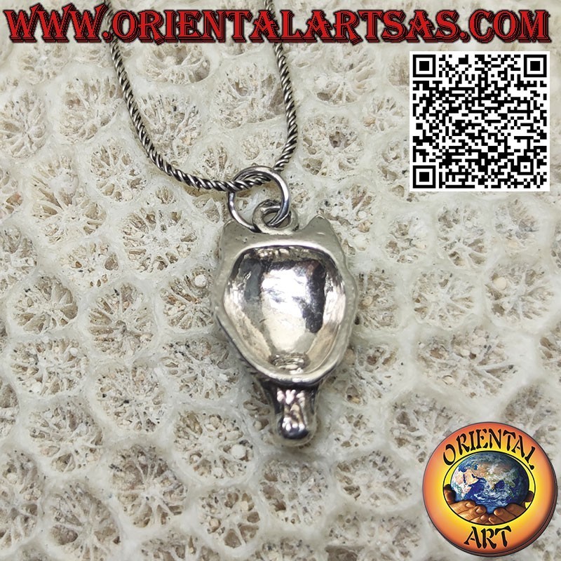 Wolf head silver pendant, symbol of loyalty and determination