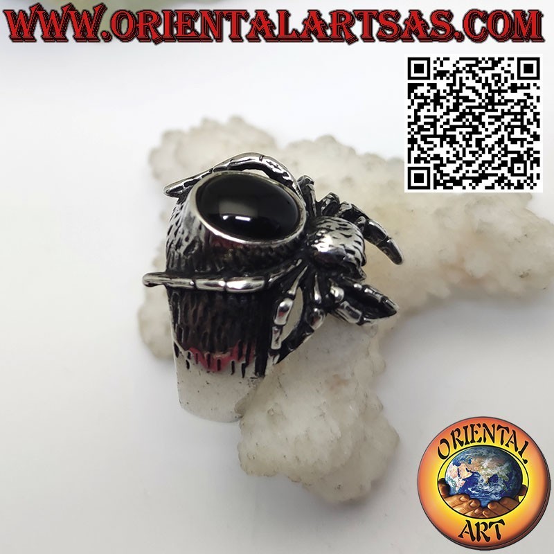 Anillo de plata de una tarántula con ónix ovalado tridimensional