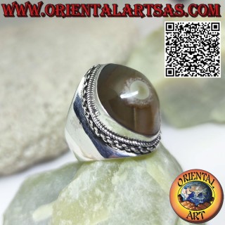 Anello in argento con agata occhio di Shiva beige a navetta e bordo a catena su montatura liscia (e)