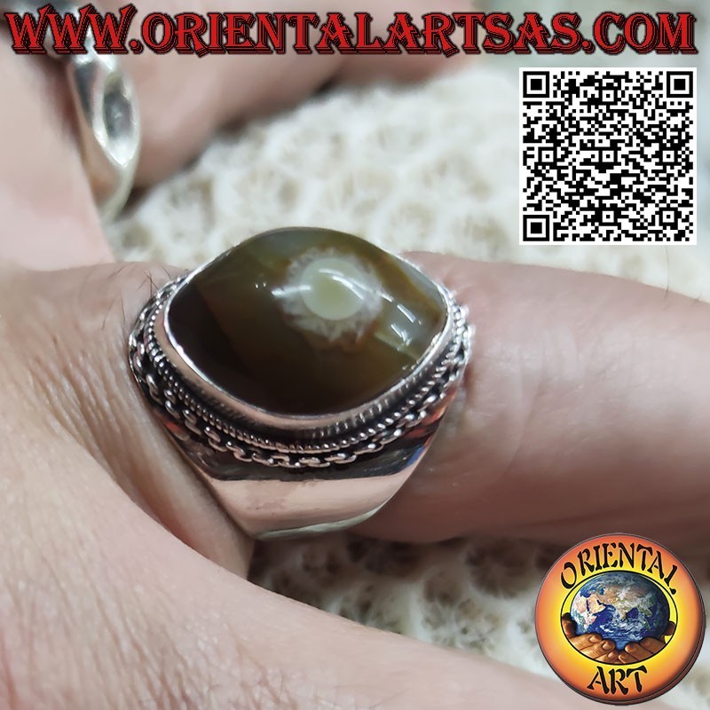 Silver ring with beige Shiva's eye agate shuttle and chain edge on smooth setting (e)