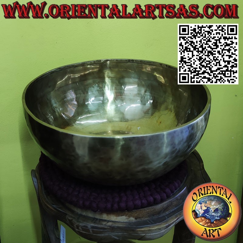 Tibetan bell 32 cm Ø, hz 98, weight 2830g complete with clapper