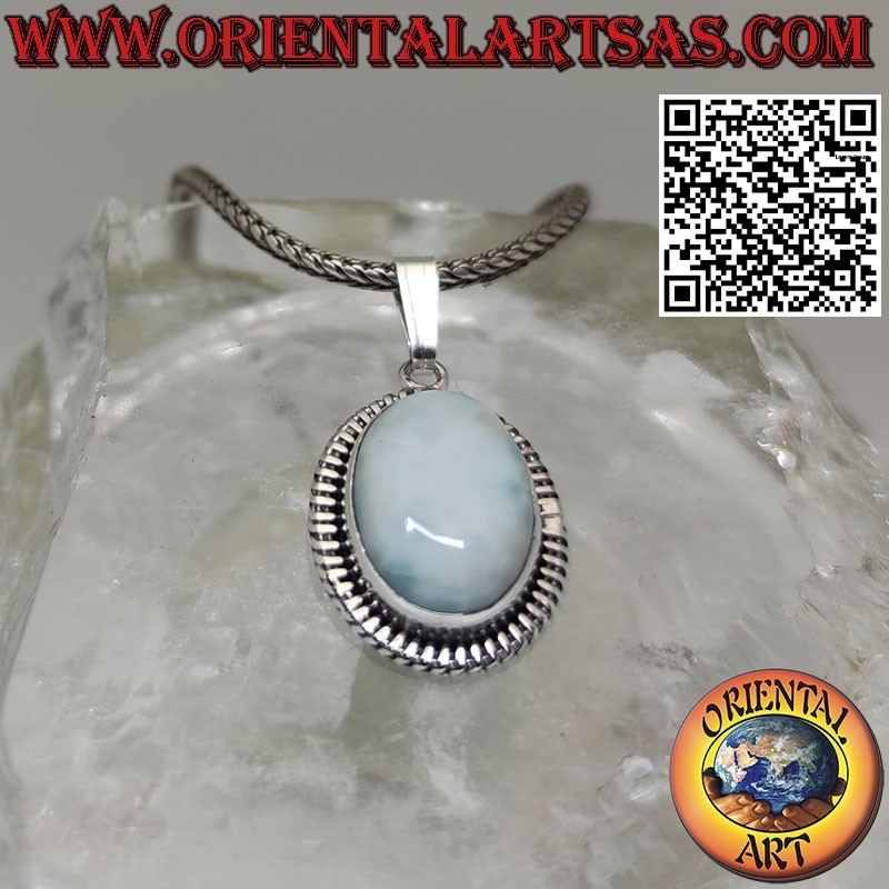 Colgante de plata con larimar natural ovalado y borde rayado