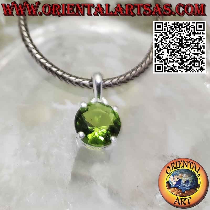 Ciondolo argento con peridoto tondo incastonato da quattro graffette