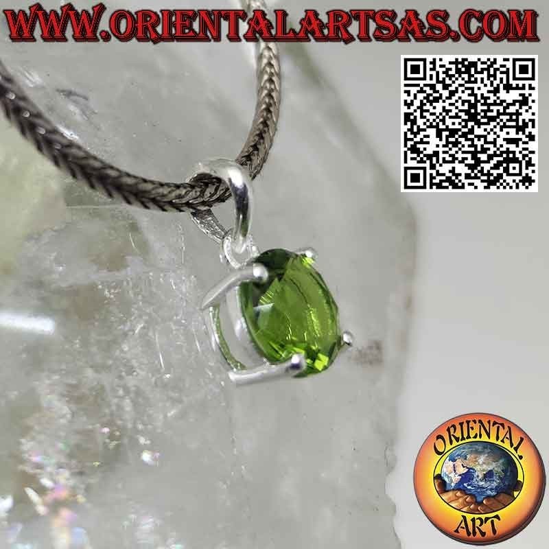 Silver pendant with round peridot set with four clips