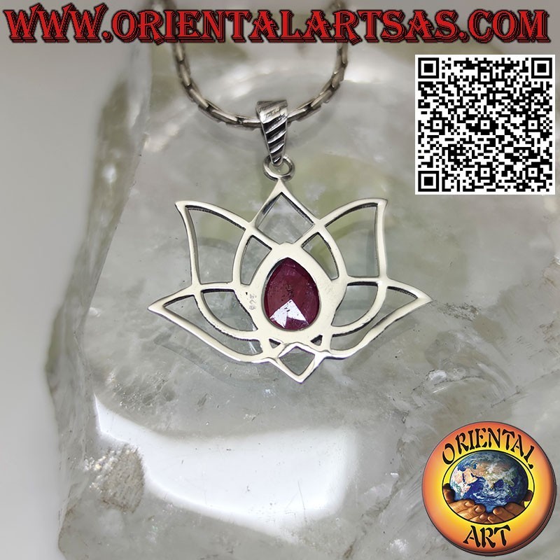Pendentif en argent Fleur de lotus sacrée pour le bouddhisme avec rubis naturel