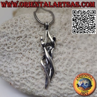 Pendentif en argent, couple amoureux s'embrassant et dansant