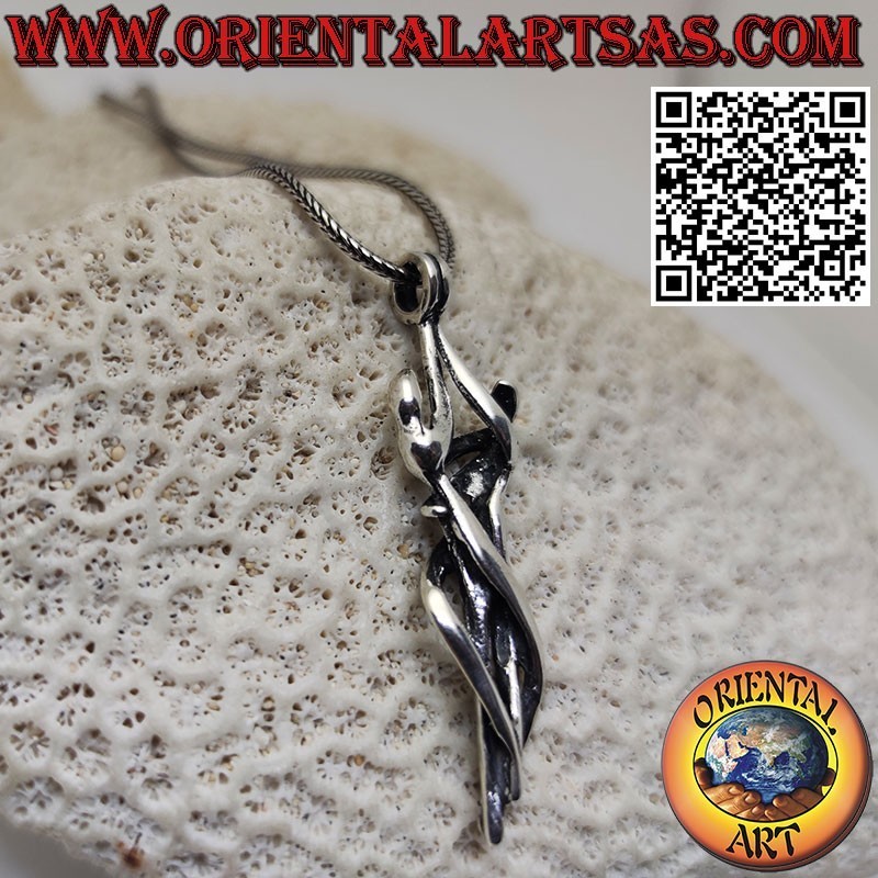 Pendentif en argent, couple amoureux s'embrassant et dansant