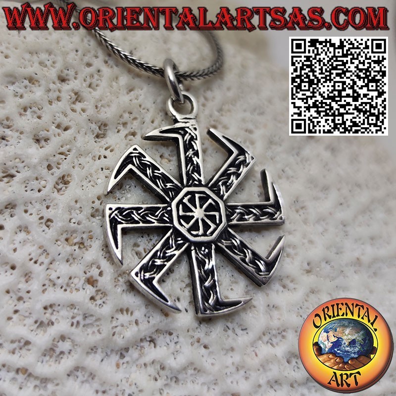 Colgante de plata con rueda solar Kolovrat y otro interior