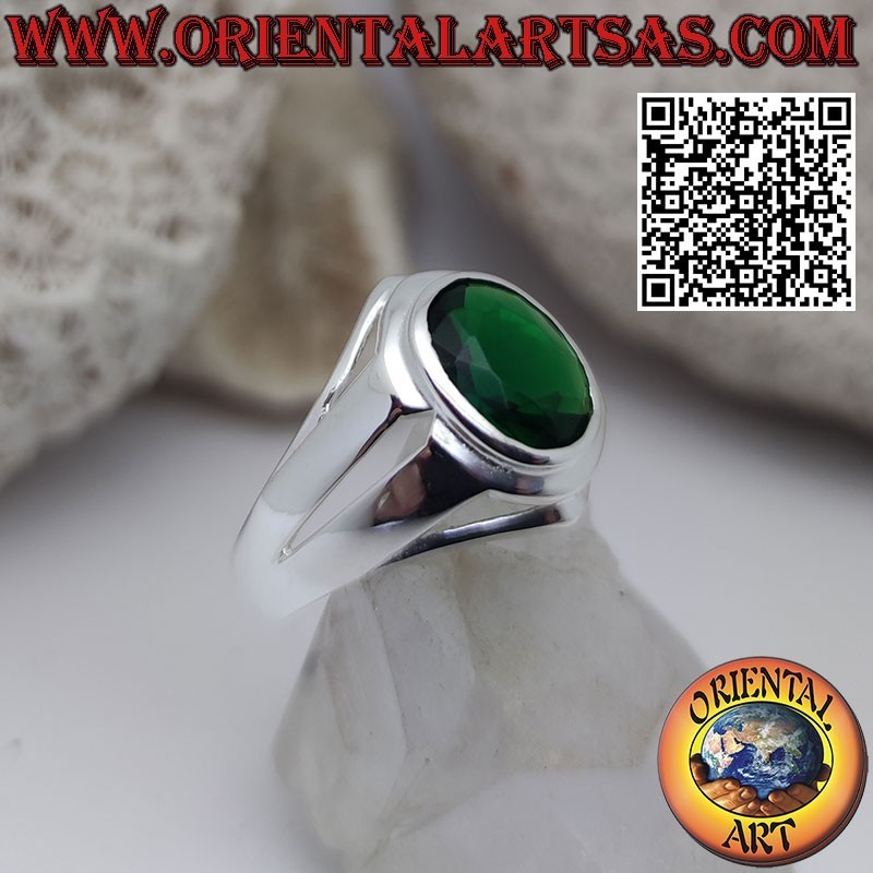 Bague en argent avec émeraude synthétique ovale et monture lisse