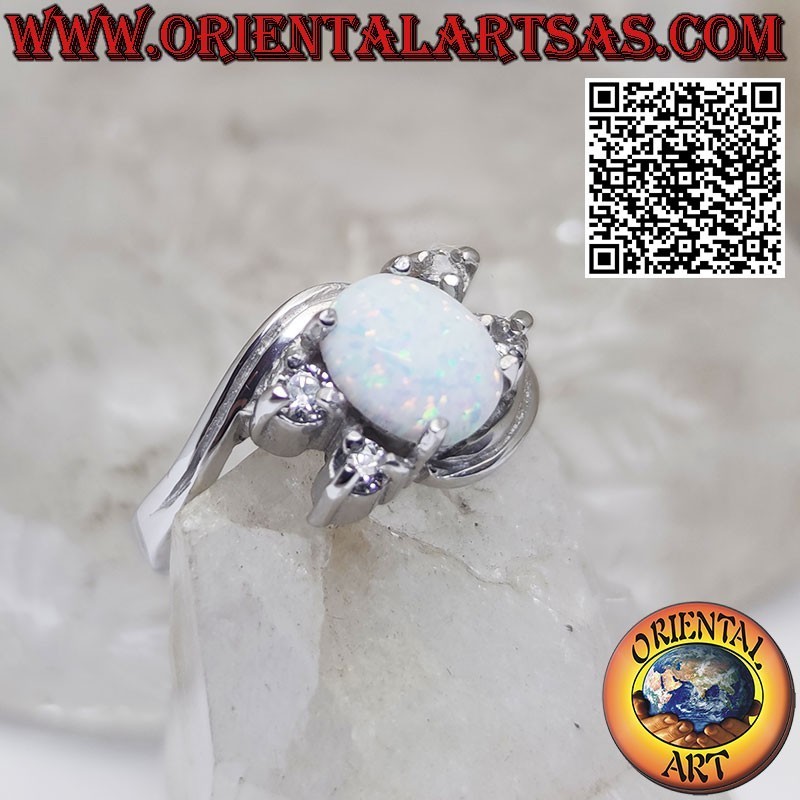 Silberring mit ovalem Harlekin-Opal und asymmetrischen Zirkonen