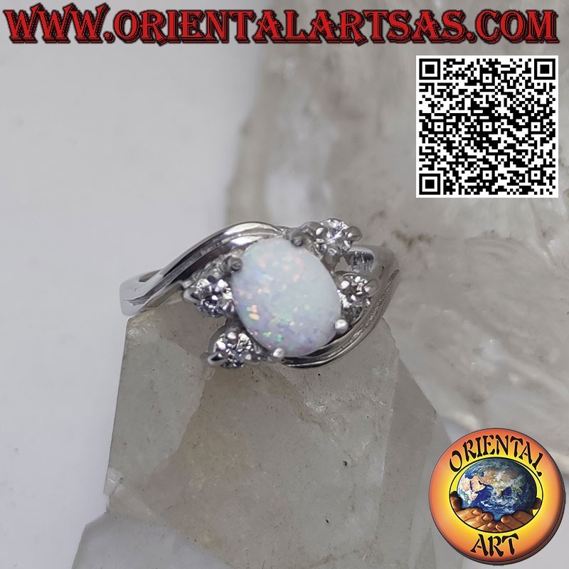 Anillo de plata con ópalo arlequín ovalado engastado y circonitas asimétricas